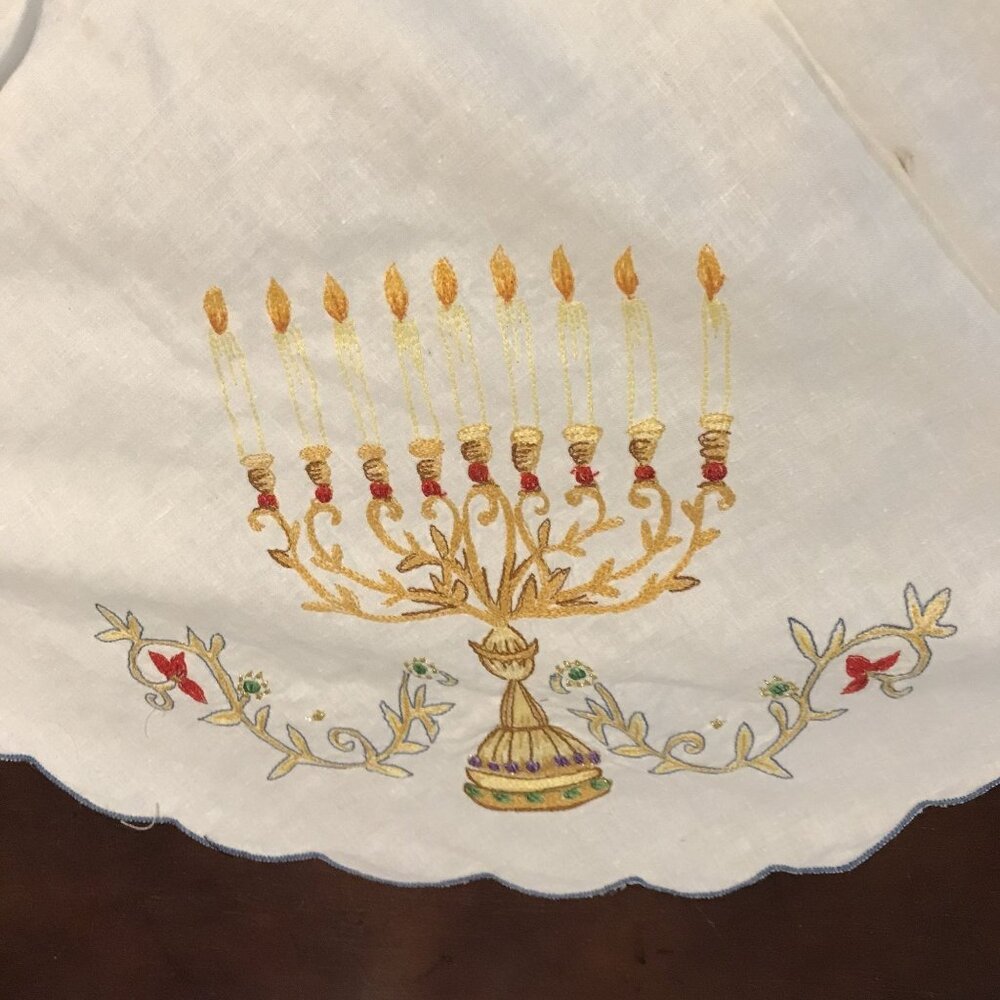 Hanukkah Cotton Tablecloth Embroidered Menorah & Crown 101 X 65 - Picture 14 of 16